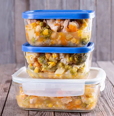 Tienes poco tiempo para cocinar? Planifica tus comidas de toda la semana y ahorrarás tiempo. Cocinas solo una vez el día domingo, distintas preparaciones, fáciles y saludables y las almacenas en un recipiente, 1 comida para cada día. ¿Te faltan ideas? ¡Revisa nuestra sección de recetas en www.superpollo.cl, hay muchísimas para disfrutar!
