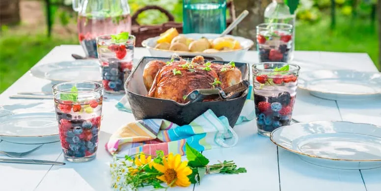 ¿Sabías que las carnes blancas como el pollo son las preferidas para el verano? Esto gracias a su bajo aporte de grasas, que permite mantenernos en un buen estado nutricional y, además, que sea más fácil de digerir, por lo que al consumirlo podrías sentirte “más liviano” en comparación con otros alimentos.