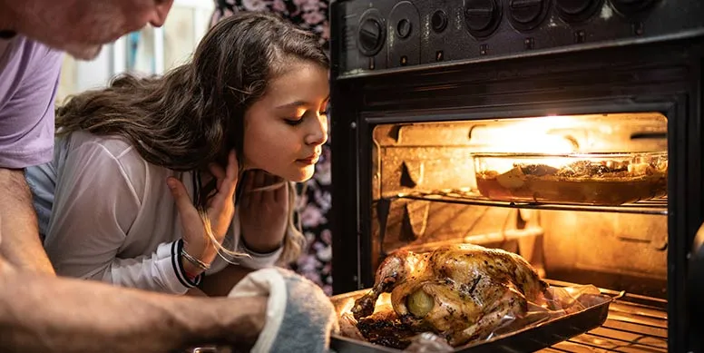 Los productos de Super Pollo con sello zipper no necesitan descongelarse antes de cocinarlos, por lo que siempre serán una opción rápida y saludable para agregar a tu alimentación y quedan muy bien en las distintas formas de prepararlos, cocidos, al horno o a la plancha, 3 maneras muy saludables de preparar tu alimentos.