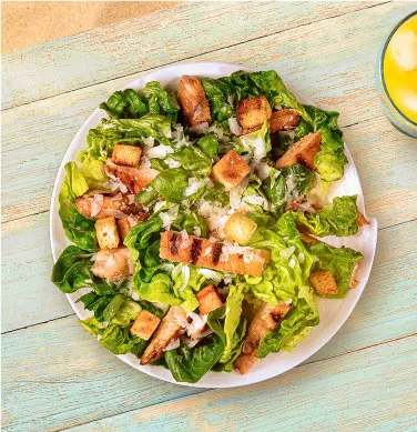 ¿Día de piscina o playa? El hambre siempre estará presente, una ensalada o una fajita son un complemento ideal, puedes acompañarlos con cubitos congelados de pollo para que tu plato sea más liviano. Y recuerda, el sol es necesario para la producción de vitamina D, pero también es cierto que hay que cuidarse de la radiación solar, por lo mismo, intenta exponerte antes de las 11 AM y después de las 5PM, para así obtener los beneficios de esta vitamina y poder cuidar tu piel.