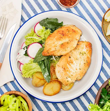 ¿Qué elegir, pechuga o tuto? Si bien la pechuga de pollo es conocida por ser más saludable y tener una menor cantidad de grasa que el tuto, si ambas se cocinan de manera adecuada y en preparaciones sanas, no existe gran diferencia en cuanto al aporte nutritivo. Por lo tanto, el pollo de SUPER POLLO es una buena elección al momento de consumir proteínas, puesto que es baja en grasa, baja en calorías y libre de sellos.