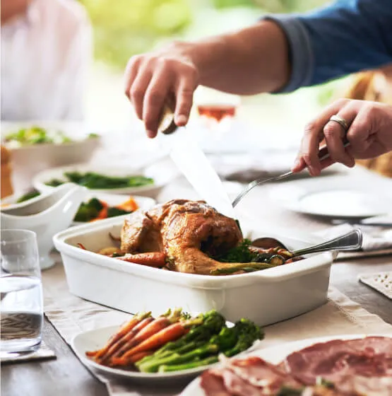 El zinc es un nutriente esencial tanto en niños como adultos, ya que ayuda a fortalecer el sistema inmune. El pollo es un buen aportador de zinc junto con otros nutrientes.