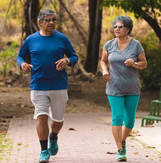 Con el buen clima, empieza la motivación por hacer ejercicio. Pero, el ejercicio por sí sólo, no logrará grandes cambios, es muy importante complementarlo con una alimentación equilibrada, con un buen aporte proteico para mantener la fuerza en los músculos, aporte de carbohidratos que van a proporcionar la energía necesaria al momento de movernos y grasas saludables importantes para mantenernos saludables.