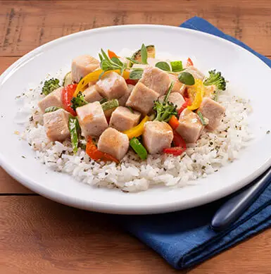 ¿CONOCES NUESTROS CUBITOS DE POLLO CONGELADOS?: Son ideales para esos días en donde quieres cocinar algo rico, saludable y en poco tiempo, ya que no requieren descongelación gracias a su tecnología IQF que asegura que los productos estén completamente frescos al momento de cocinar . Sólo debes agregarlos a tu sartén con un poquito de aceite, las hierbas y/o especias que más te gusten, esperar a que se cocinen y listo! A disfrutar!