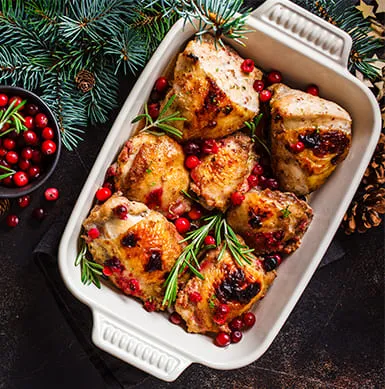 Para estas fiestas de fin de año prefiere preparar carnes extra magras como el pollo. Para hacer una cena diferente, puedes prepararlo relleno, al horno, con tu salsa favorita, o incluso, incluirlo en la entrada o picoteo.