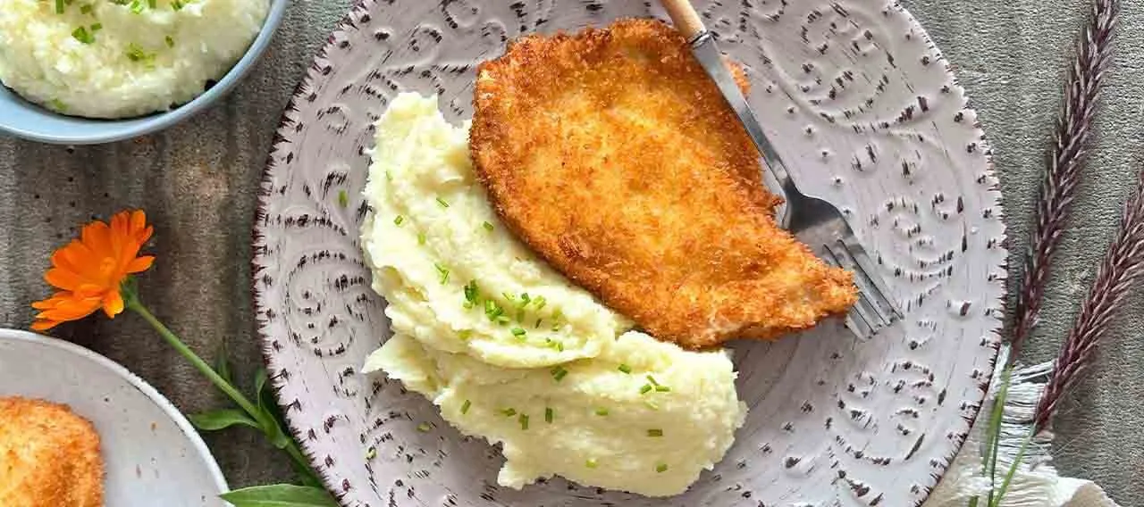 Milanesa de pollo con puré de papas