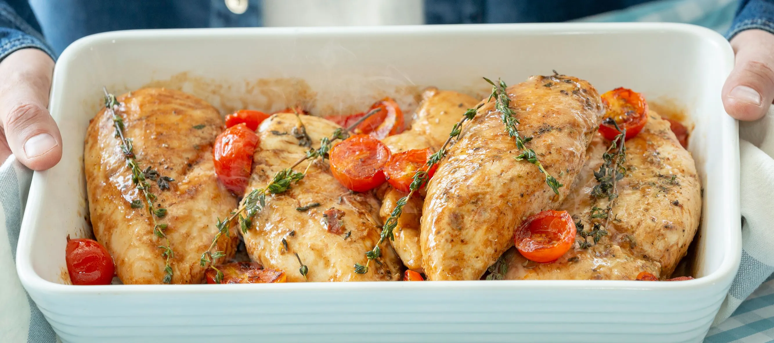 Pollo con tomates cherry