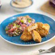 Nuggets de pollo con ensalada de quinoa