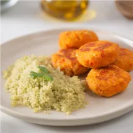 Croquetas de pollo con cous cous verde